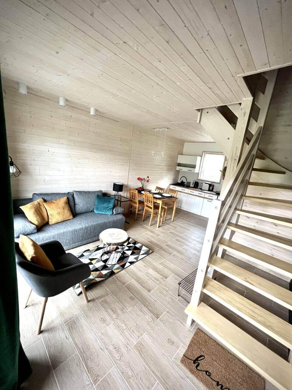Wood & linen